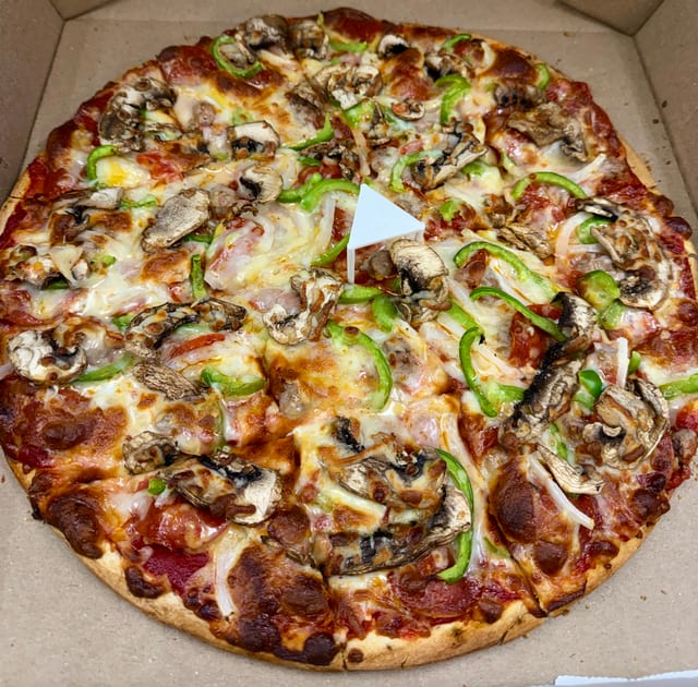 Deluxe Pizza.