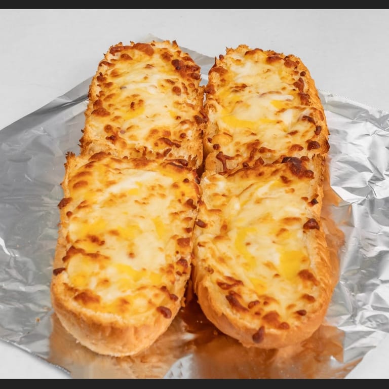 Delicious Cheese Bread Options for Pizza Lovers